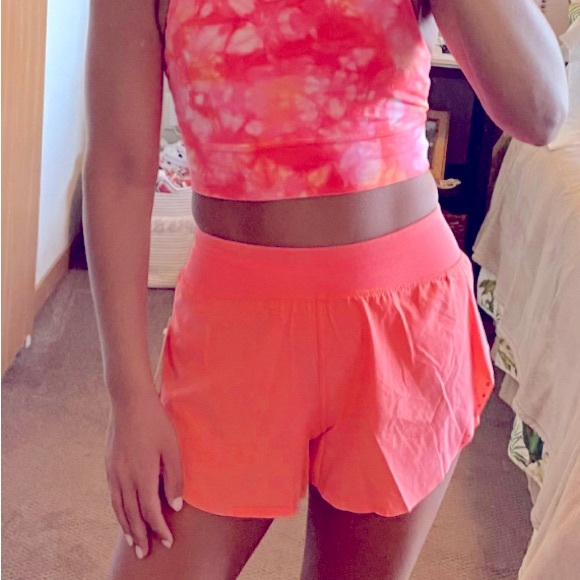 NWT! Lululemon FIND YOUR PACE Shorts 10 - Picture 5 of 10